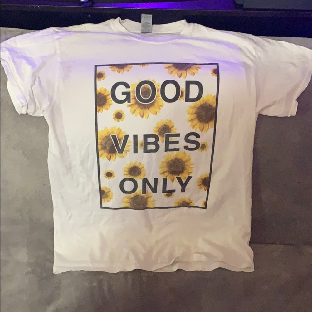 •WORN ONCE•Sunflower ”good vibes only” shirt WHITE